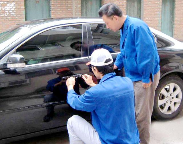 康定开锁公司：车钥匙坏了怎么办
